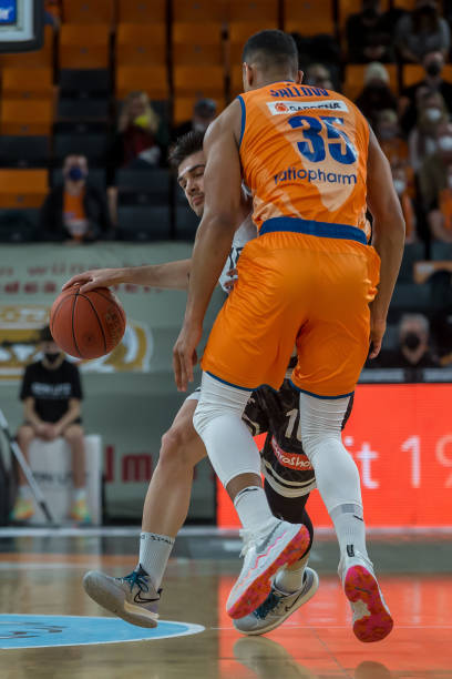 与长春亚泰 与长春亚泰